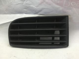 bontott VW GOLF V Első Lökhárító Jobb Díszrács