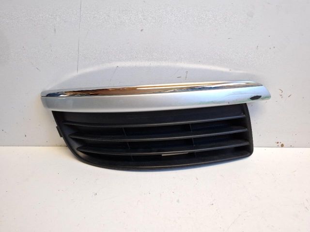 bontott VW GOLF V Első Lökhárító Jobb Díszrács