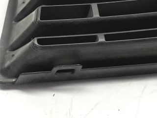 bontott VW GOLF V Első Lökhárító Jobb Díszrács