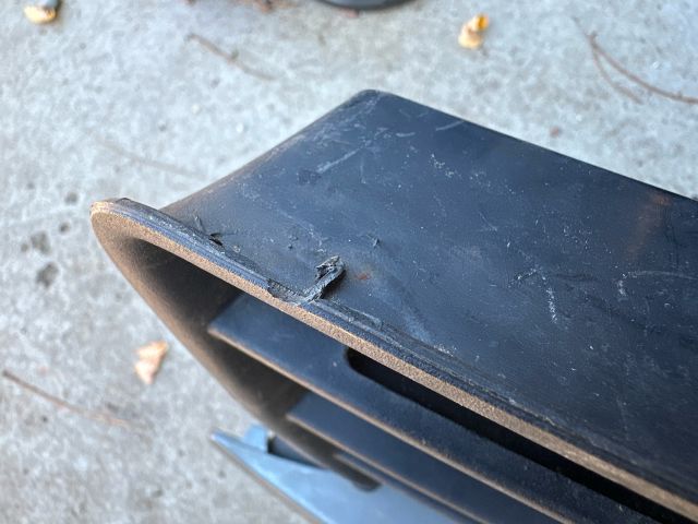 bontott VW GOLF V Első Lökhárító Jobb Díszrács