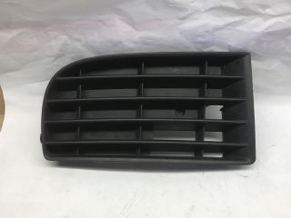 bontott VW GOLF V Első Lökhárító Jobb Díszrács