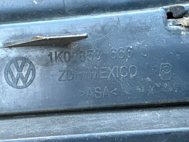 bontott VW GOLF V Első Lökhárító Jobb Díszrács