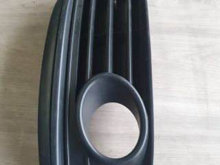 bontott VW GOLF V Első Lökhárító Jobb Díszrács