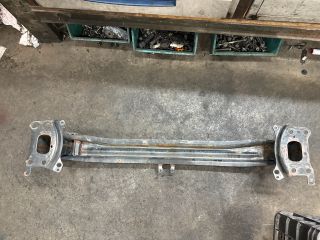 bontott VW GOLF V Első Lökhárító Merevítő (Fém)