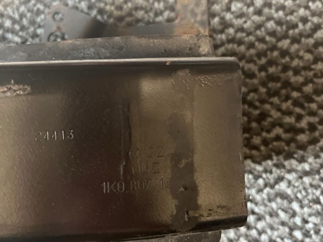 bontott VW GOLF V Első Lökhárító Merevítő (Fém)