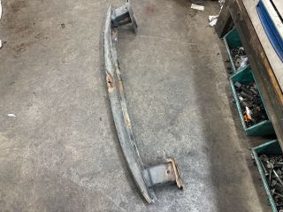 bontott VW GOLF V Első Lökhárító Merevítő (Fém)