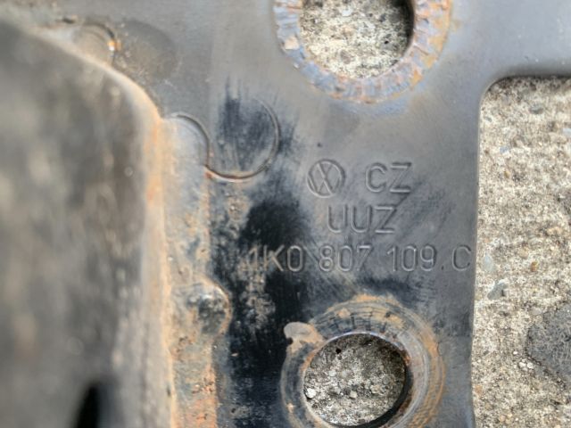 bontott VW GOLF V Első Lökhárító Merevítő (Fém)