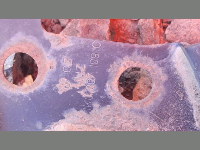 bontott VW GOLF V Első Lökhárító Merevítő (Fém)