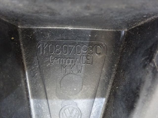 bontott VW GOLF V Első Lökhárító Merevítő (Fém)