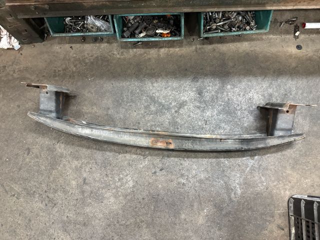 bontott VW GOLF V Első Lökhárító Merevítő (Fém)