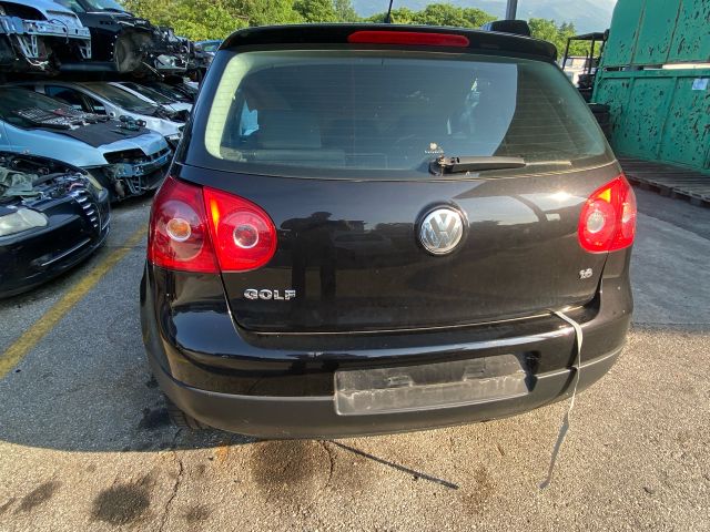 bontott VW GOLF V Első Lökhárító (Részeivel)