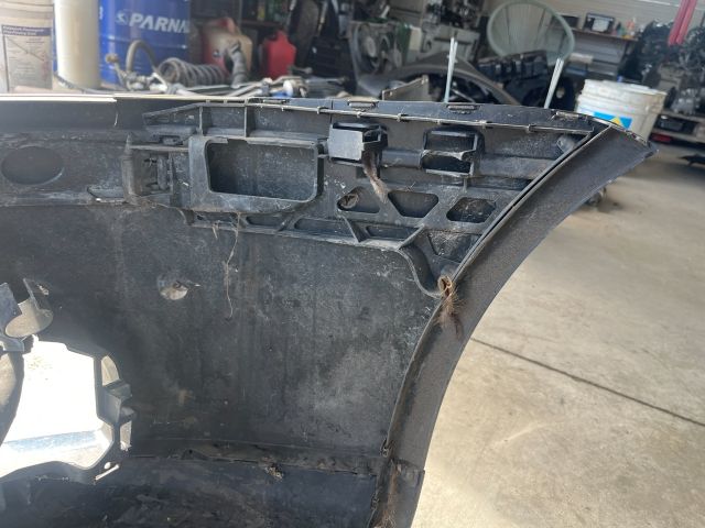 bontott VW GOLF V Első Lökhárító (Részeivel)