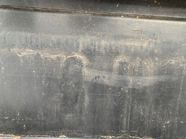 bontott VW GOLF V Első Lökhárító (Részeivel)