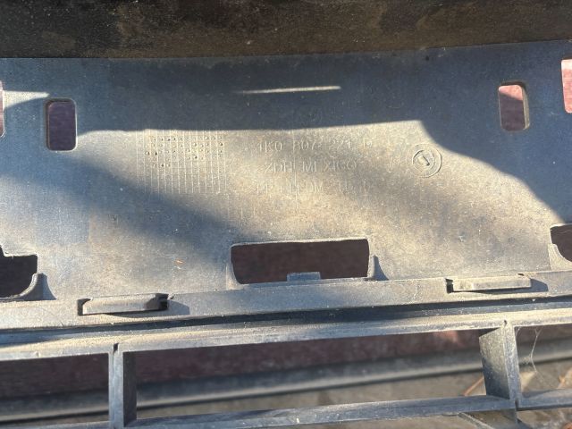 bontott VW GOLF V Első Lökhárító (Részeivel)