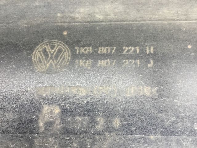 bontott VW GOLF V Első Lökhárító (Üresen)