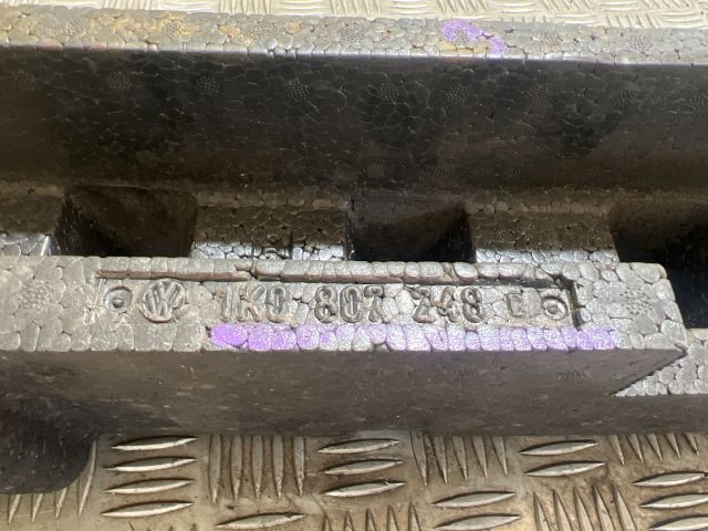 bontott VW GOLF V Első Lökhárító Ütközés Elnyelő Hab