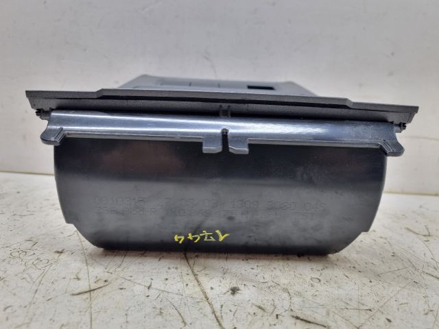 bontott VW GOLF V Első Tároló Rekesz