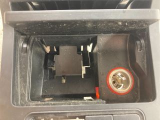 bontott VW GOLF V Első Tároló Rekesz