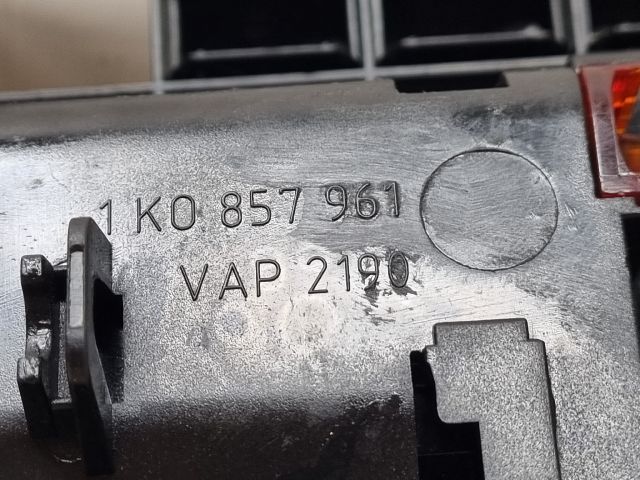 bontott VW GOLF V Első Tároló Rekesz