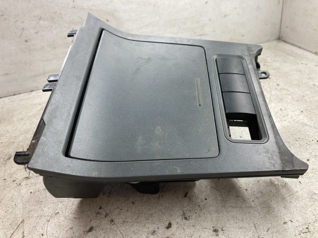 bontott VW GOLF V Első Tároló Rekesz