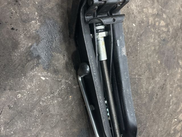 bontott VW GOLF V Emelő