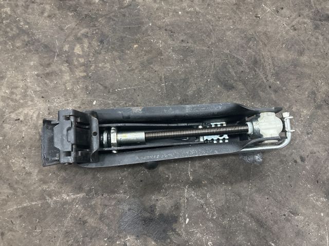 bontott VW GOLF V Emelő