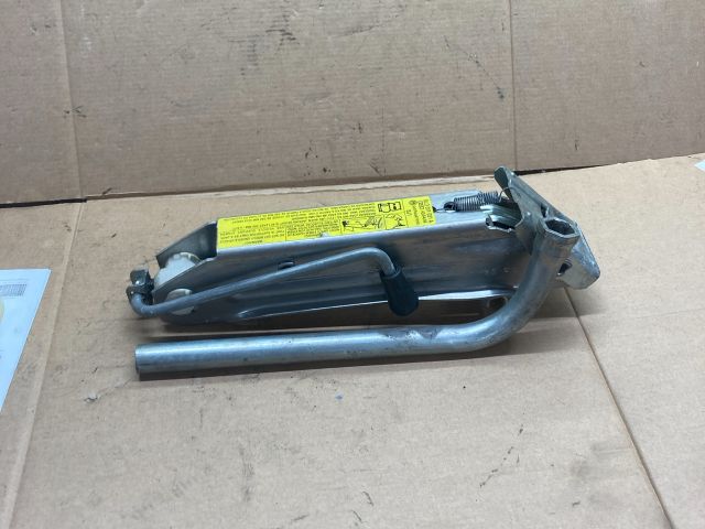 bontott VW GOLF V Emelő