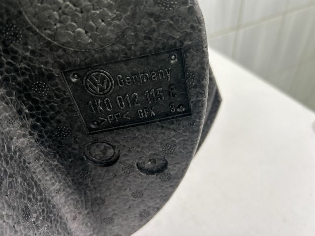 bontott VW GOLF V Emelő