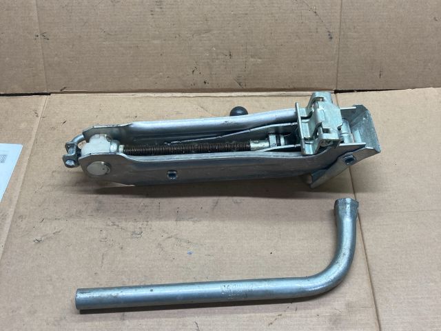 bontott VW GOLF V Emelő