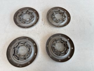 bontott VW GOLF V Felniközép Szett