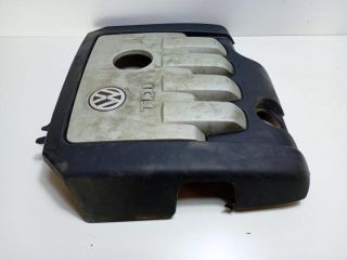 bontott VW GOLF V Felső Hűtőburkolat