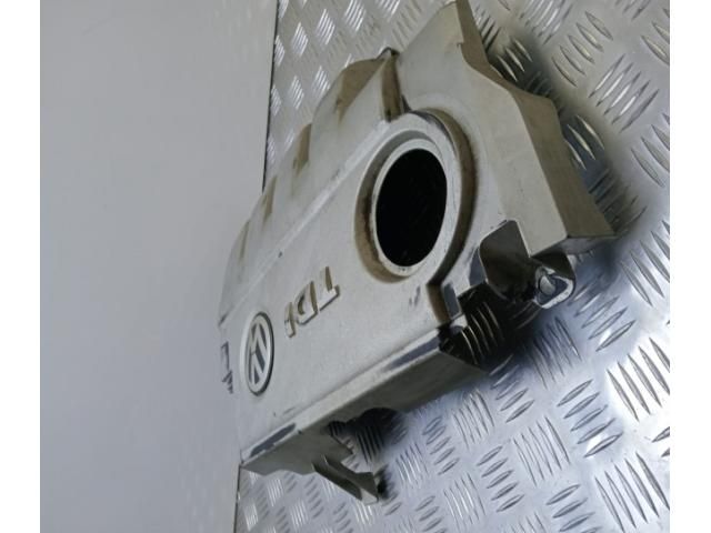 bontott VW GOLF V Felső Hűtőburkolat