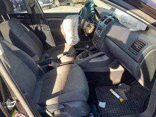 bontott VW GOLF V Felső Hűtőburkolat