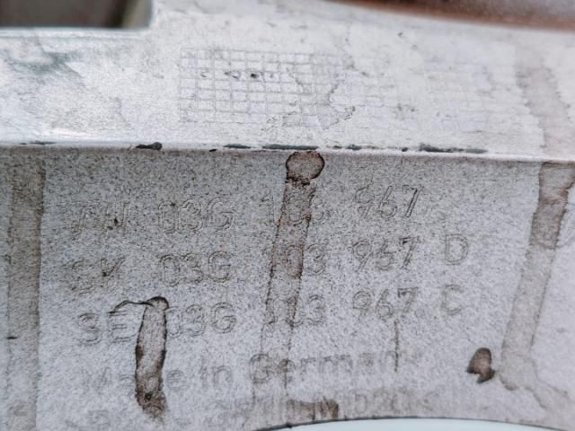 bontott VW GOLF V Felső Hűtőburkolat