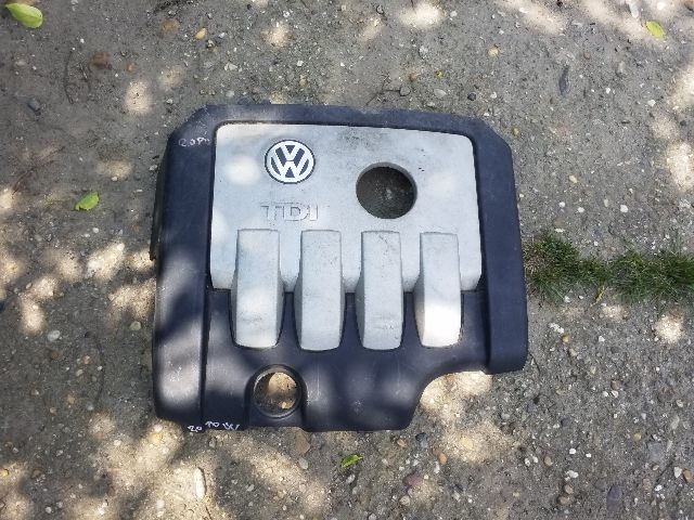 bontott VW GOLF V Felső Hűtőburkolat