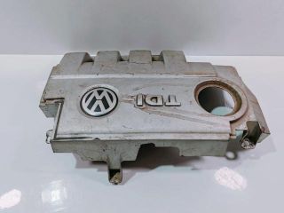 bontott VW GOLF V Felső Hűtőburkolat