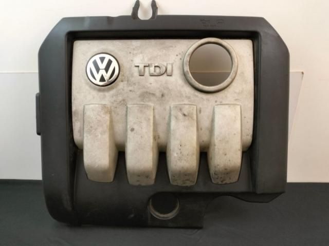 bontott VW GOLF V Felső Hűtőburkolat