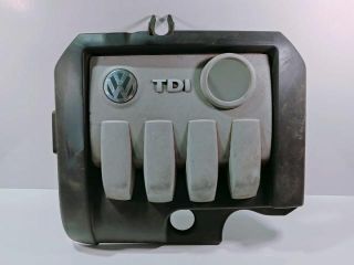 bontott VW GOLF V Felső Hűtőburkolat