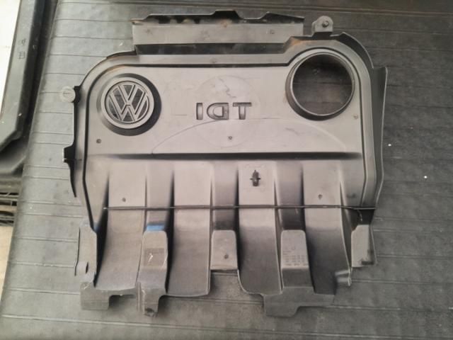 bontott VW GOLF V Felső Hűtőburkolat