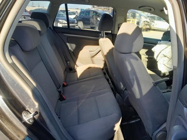 bontott VW GOLF V Felső Hűtőburkolat