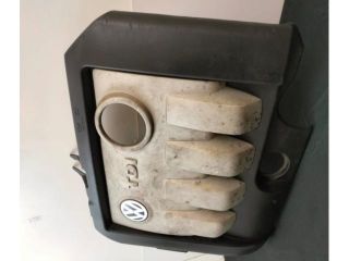 bontott VW GOLF V Felső Hűtőburkolat