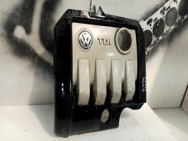 bontott VW GOLF V Felső Hűtőburkolat