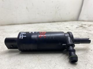 bontott VW GOLF V Fényszórómosó Szivattyú