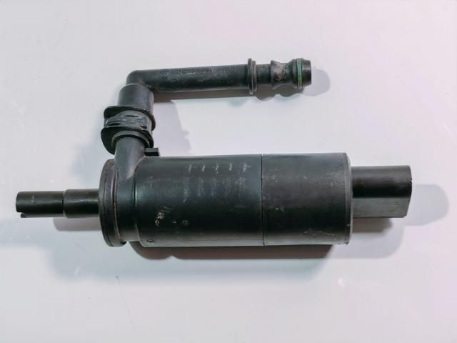 bontott VW GOLF V Fényszórómosó Szivattyú