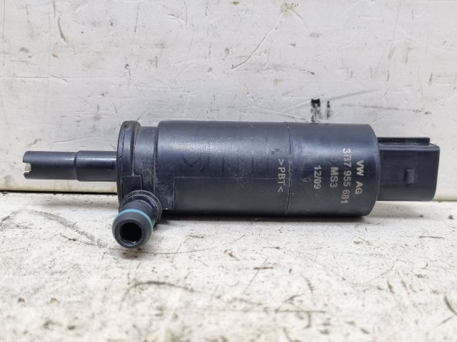 bontott VW GOLF V Fényszórómosó Szivattyú