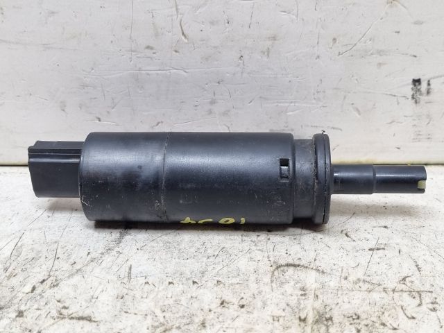 bontott VW GOLF V Fényszórómosó Szivattyú