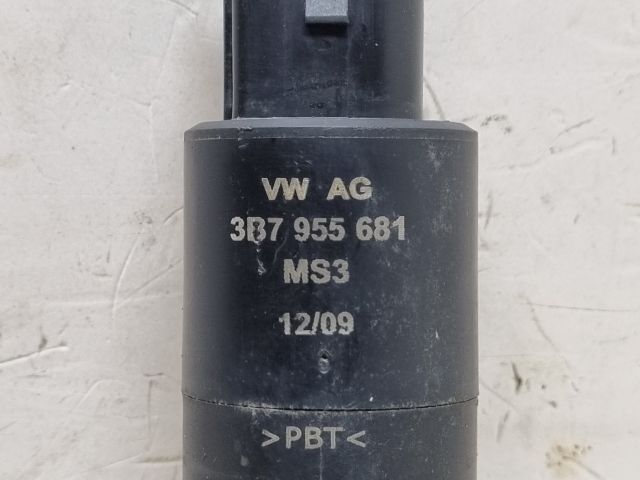 bontott VW GOLF V Fényszórómosó Szivattyú