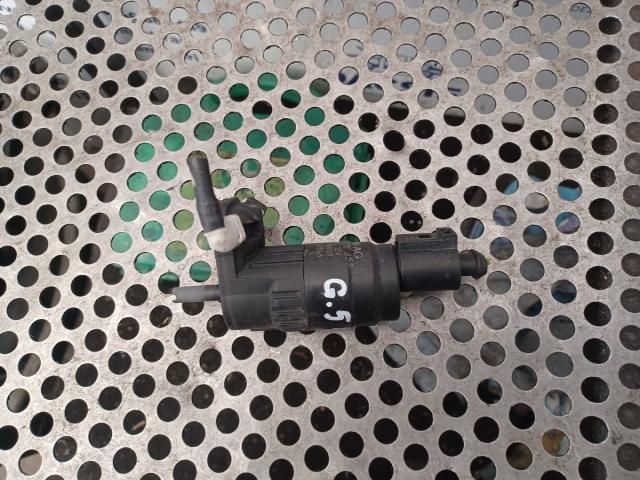 bontott VW GOLF V Fényszórómosó Szivattyú