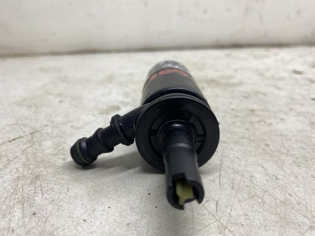 bontott VW GOLF V Fényszórómosó Szivattyú