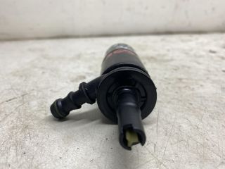 bontott VW GOLF V Fényszórómosó Szivattyú